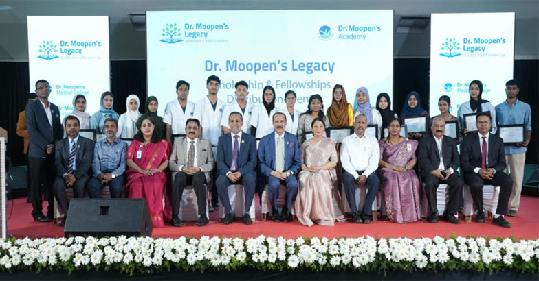 ഡോ. മൂപ്പന്‍സ് ലെഗസി സ്‌കോളര്‍ഷിപ്പ്, ഫെലോഷിപ്പുകള്‍ വിതരണം ചെയ്തു