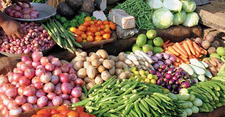 വെളിച്ചെണ്ണയോട് മത്സരിച്ചു പച്ചക്കറികള്‍;  വിലക്കയറ്റത്തിലും കേരളം നമ്പര്‍ വണ്‍:  ഇത്തവണ ഓണമുണ്ണാന്‍ കാണം വില്‍ക്കേണ്ടി വരും